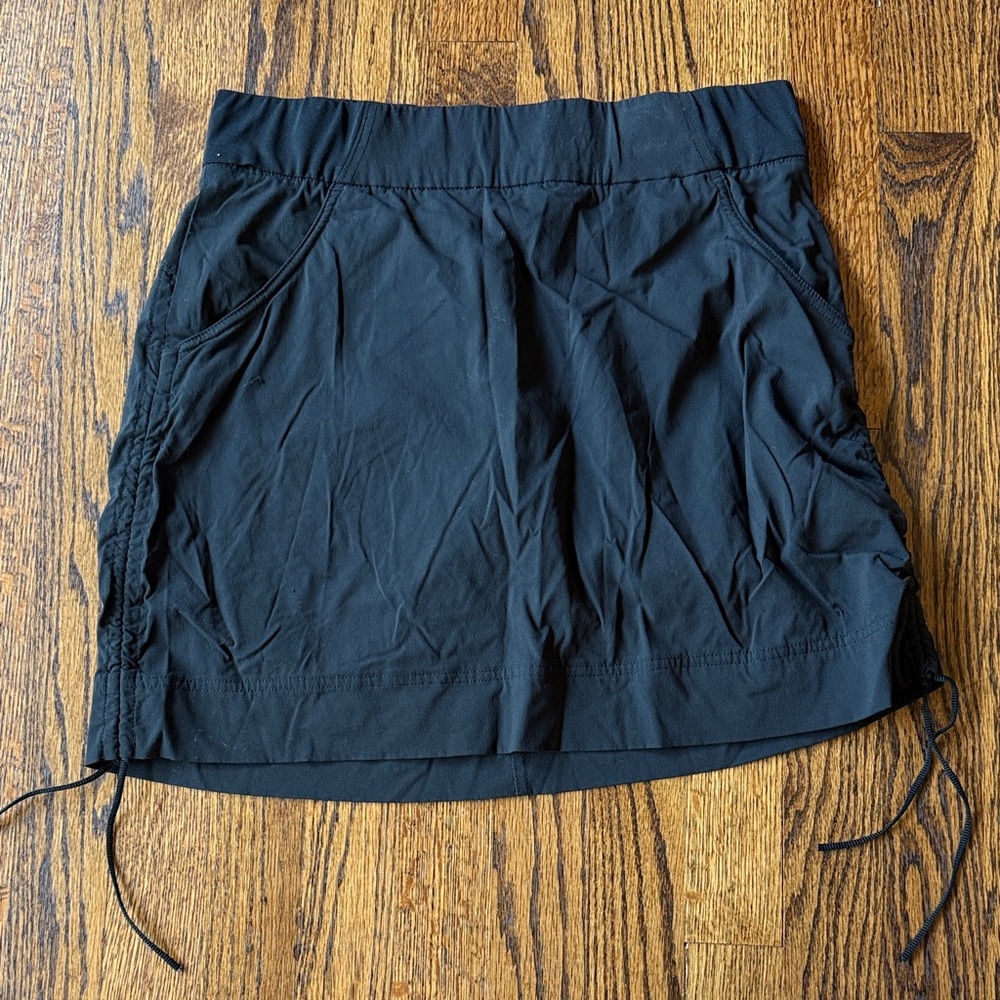 B15 Columbia Sportswear Company Women’s Medium Black Skort